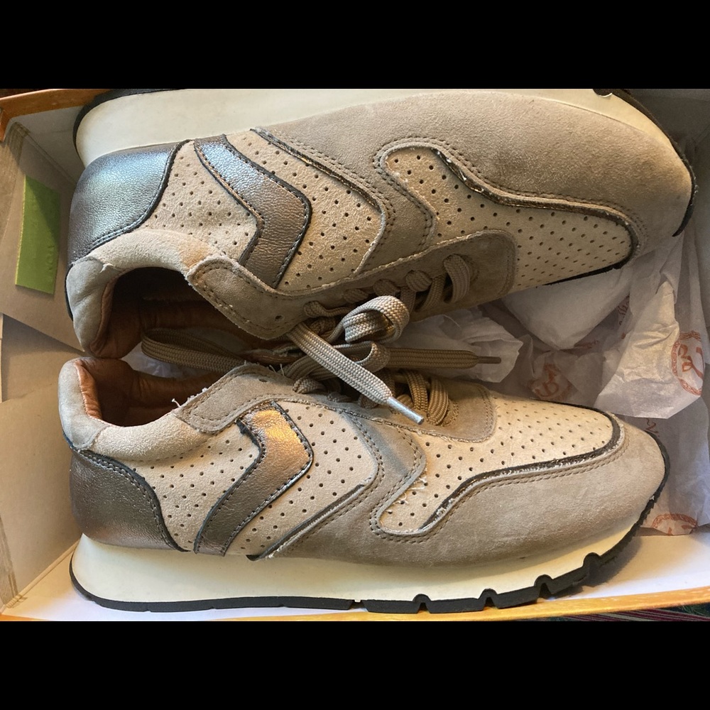 Caslon tennis shoes size 8
